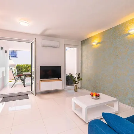 Argonaut Apartment *