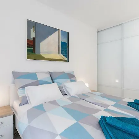 Argonaut Apartment
